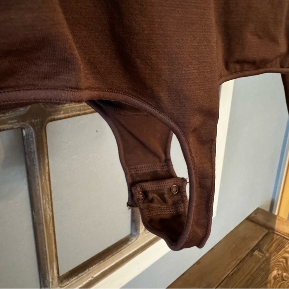 SKIMS ESSENTIAL CREW NECK LONG SLEEVE BODYSUIT - Picture 12 of 13